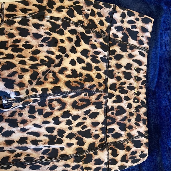 Victoria’s Secret leaped print leggings - Picture 5 of 5